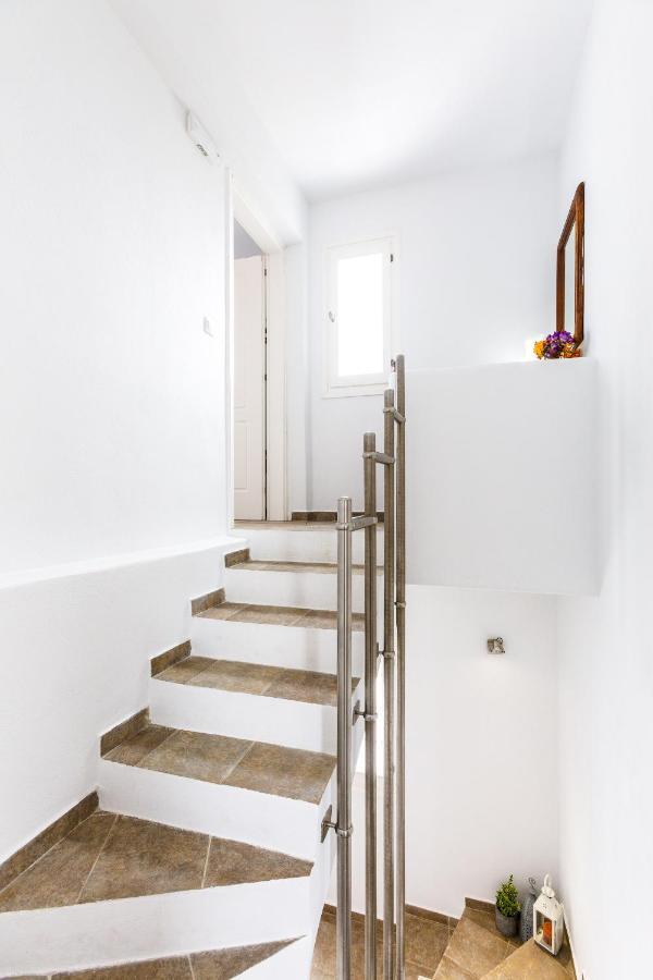 Arcana Santorini Villas, An Authentic Cycladic Experience